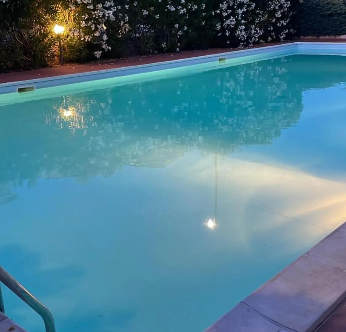 Airport-Shuttle-Till Night Check In-Pool-Garden-Aircond-Wifi-Parking Free联系方式