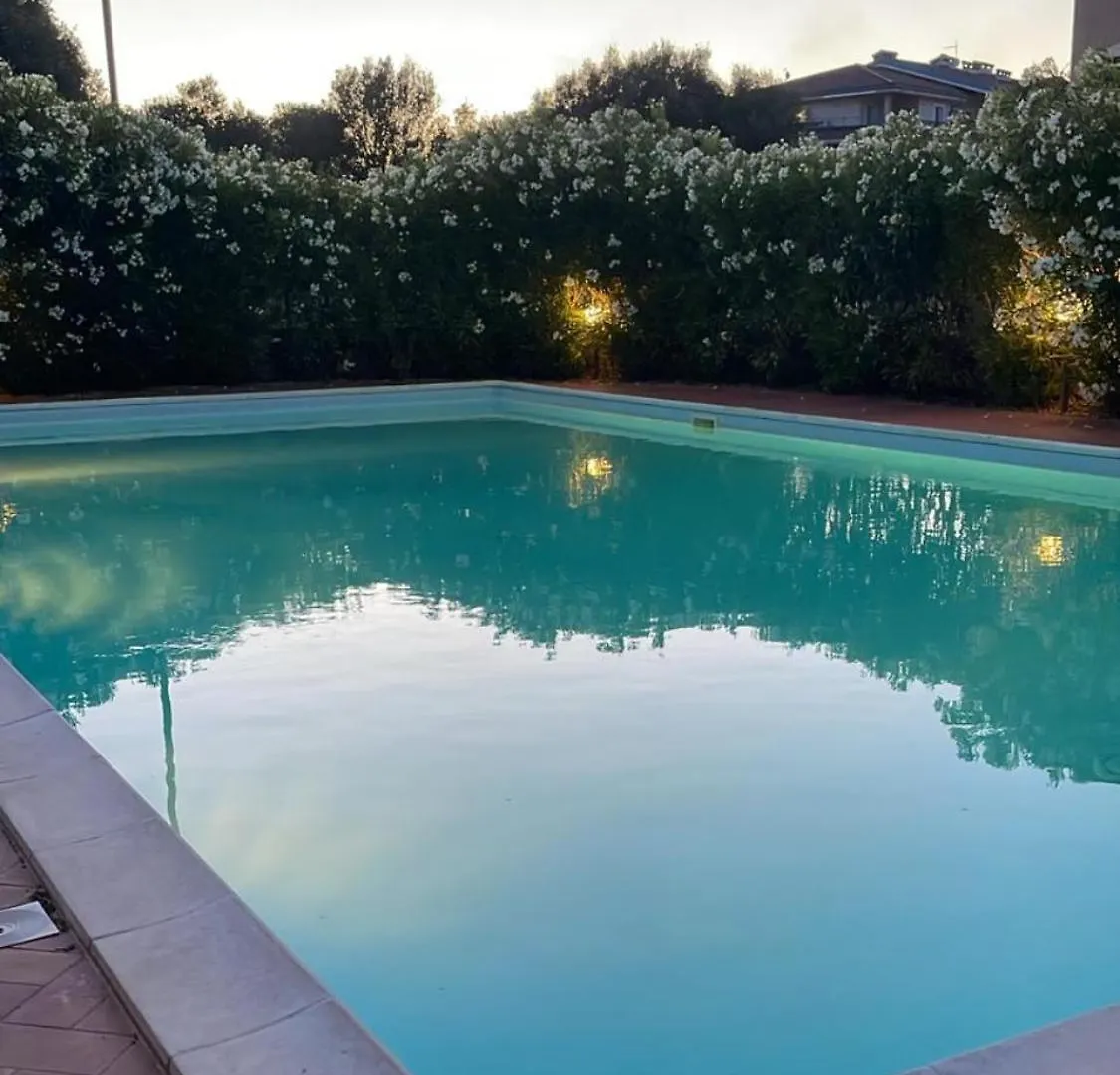 Airport-Shuttle-Till Night Check In-Pool-Garden-Aircond-Wifi-Parking Free Ольбия 0*,  Италия